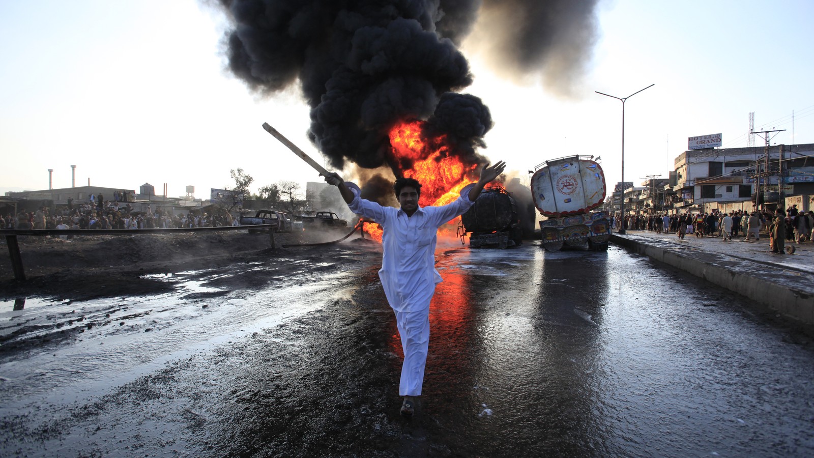 Van burn. Крутой взрыв.