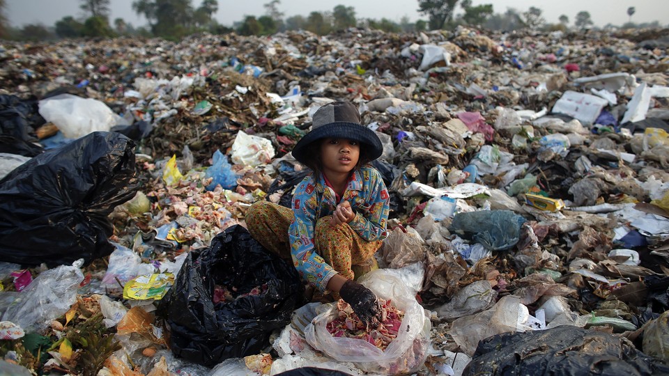 Should It Be Illegal for Supermarkets to Waste Food? - The Atlantic