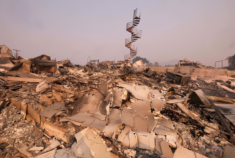 Photos: The Woolsey Fire Leaves Devastation In Malibu, California - The ...