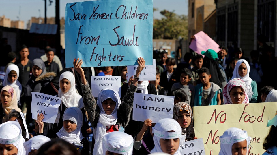 Protesters demonstrate at the UN offices in Sanaa in November 2017.