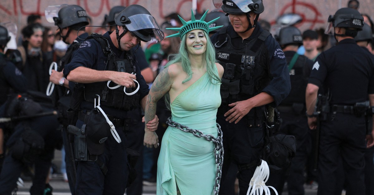 Photographs From the Third Nationwide ‘No Kings’ Protest