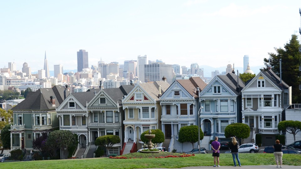 The famous "Painted Ladies" and the San Francisco skyline