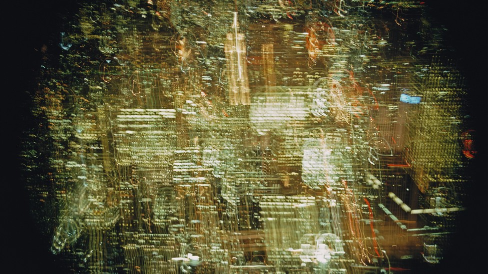 A blurry image of city lights