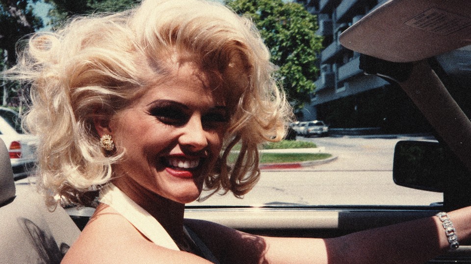 A profile shot of Anna Nicole Smith, driving a car.