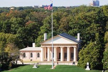 Arlington House overlooking the Arlington National Cemetery 