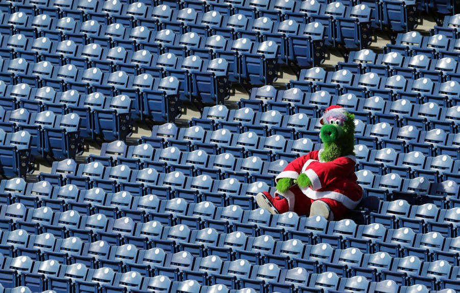 Phillie Phanatic had way too much fun with a Marlins fan cutout