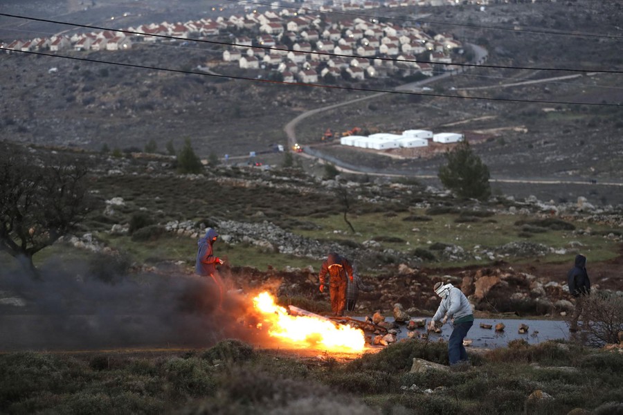 Israeli Police Evict Settlers From Illegal Outpost - The Atlantic