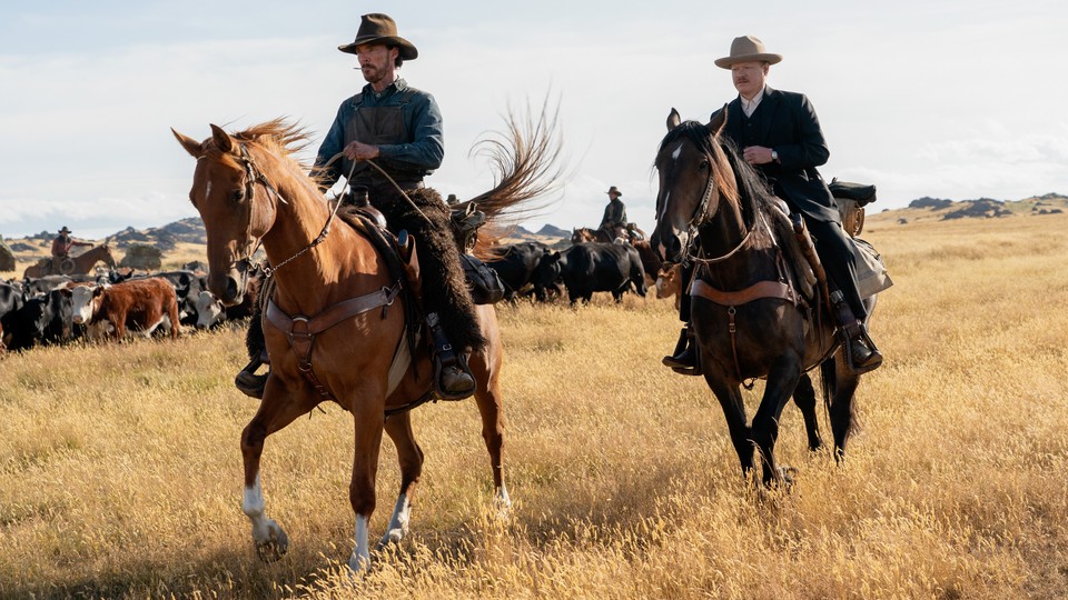 Still of Phil and George on horseback in "The Power of the Dog"