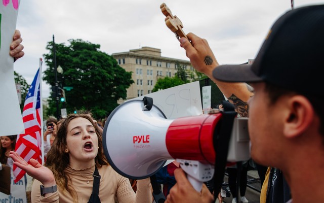 Opponents and proponents of abortion arguing outside the Supreme Court