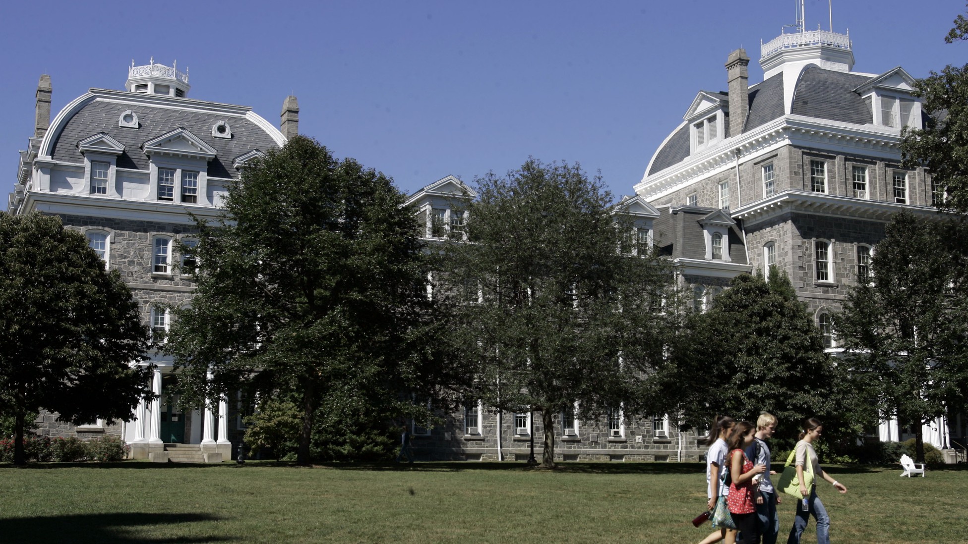 Universities With Large Endowments Don t Provide Enough Aid To Needy 