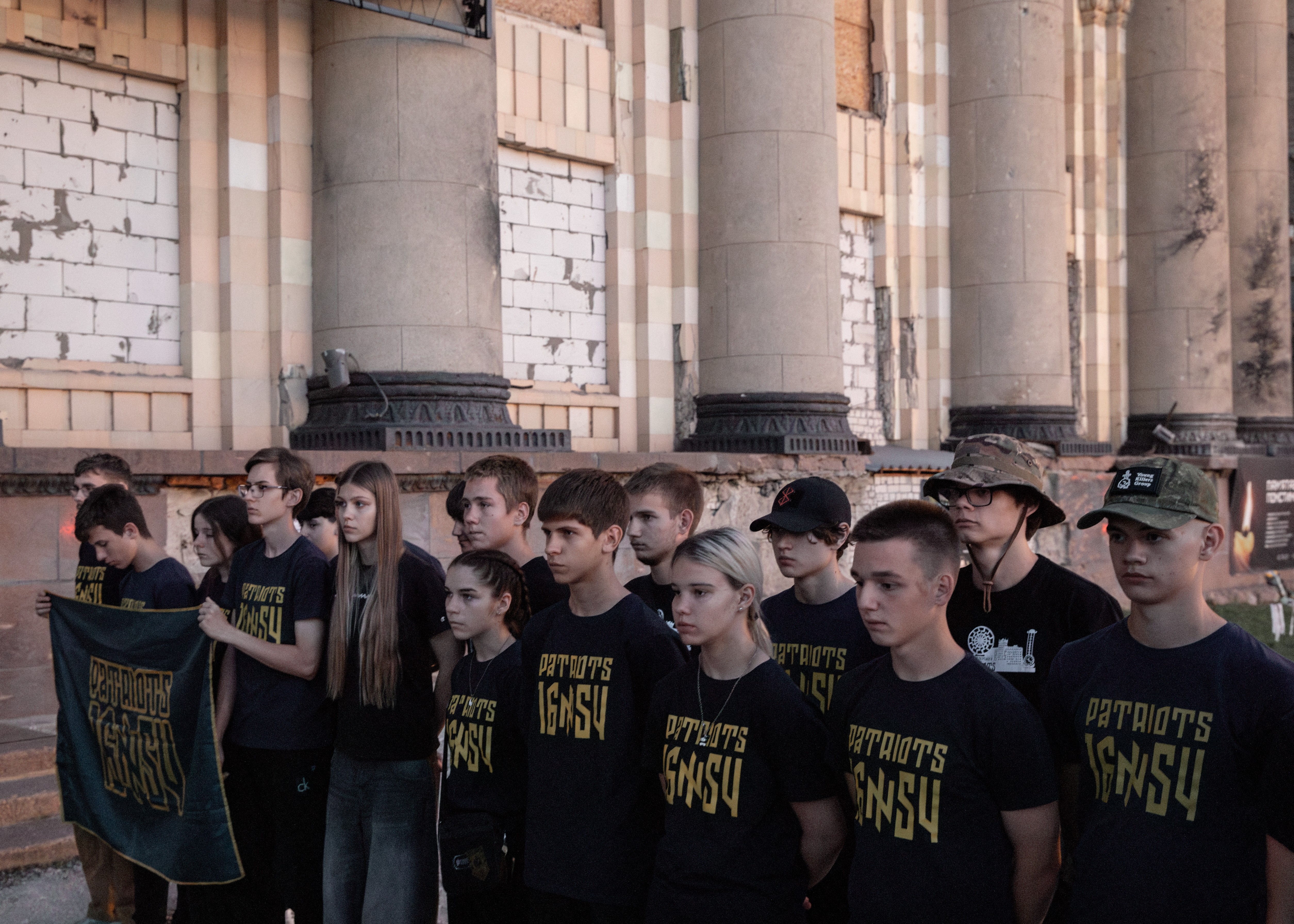 Picture of teenagers of “Patriots 1654” youth organisation commemorating Defenders of Ukraine during the Day of Remembrance.