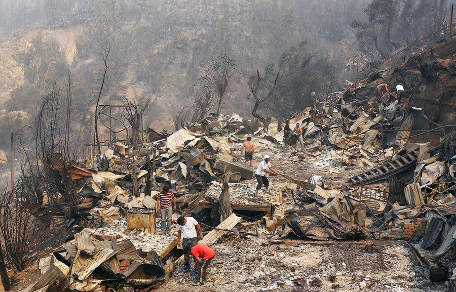 Fire Destroys 2,000 Houses in Valparaiso - The Atlantic