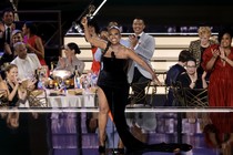 Sheryl Lee Ralph with her Emmy trophy
