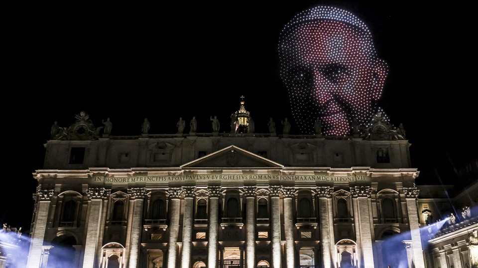 Photos of the Week: Adventure Pyramid, Albino Alligator, Emerald