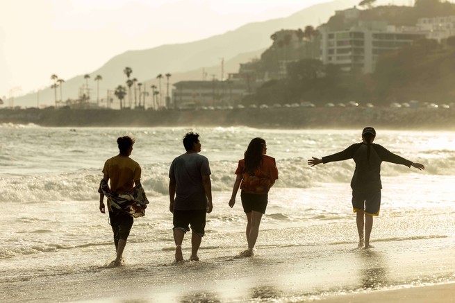 Four teenagers standing on a beach with their backs turned on “Reservation Dogs”