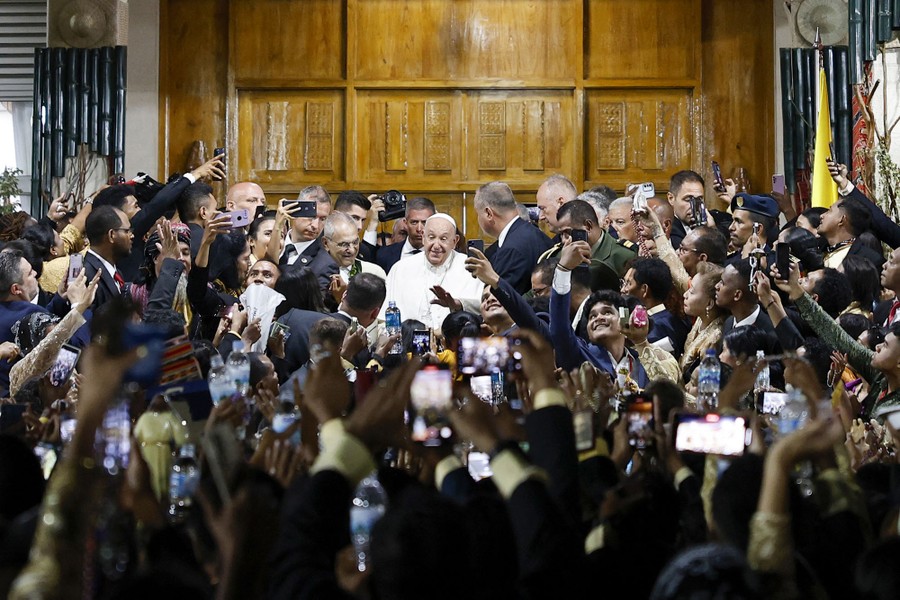 Pope Francis greets a large crowd of people.