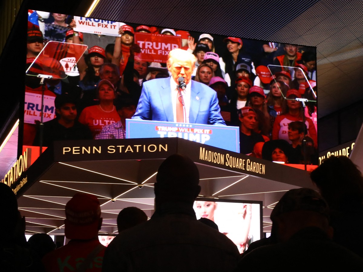 Under the Spell of the Crowd - The Atlantic