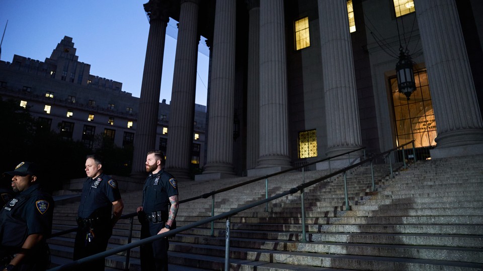 New York State Court officers outside the New York State Supreme Court Building