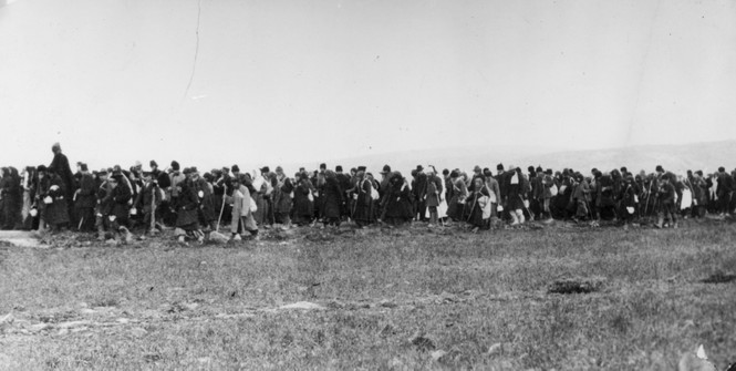 Jewish refugees from Eastern Europe arrive in Palestine in the 1920s. 