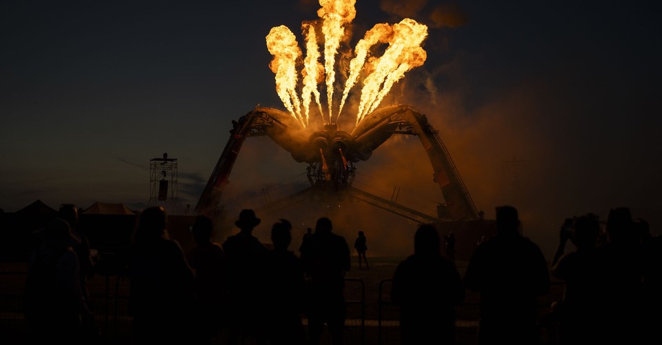 Photos of the Week Mormon Crickets, Dragon Boats, Floating Concert