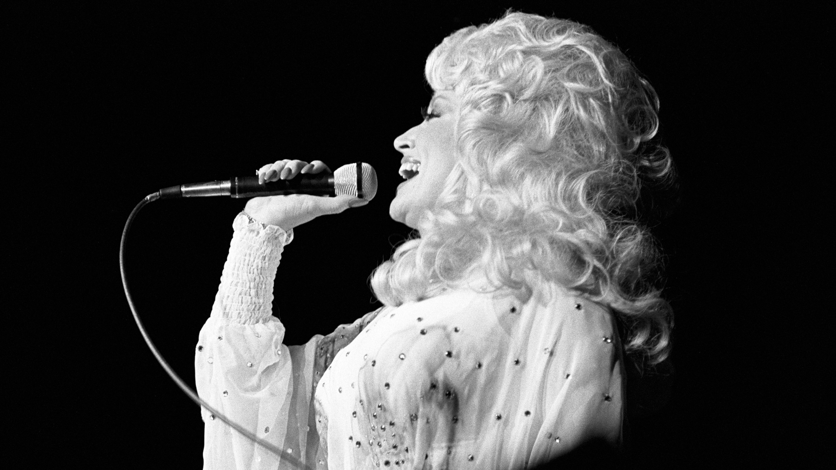 Dolly Parton: A Unifying Force in American Culture