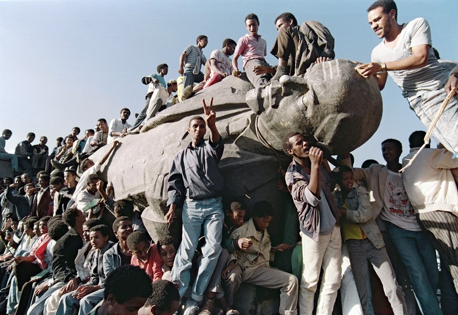 Vladimir Lenin Statue Toppled