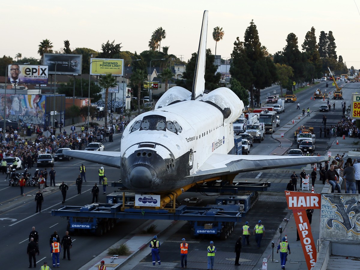 who received the space shuttles