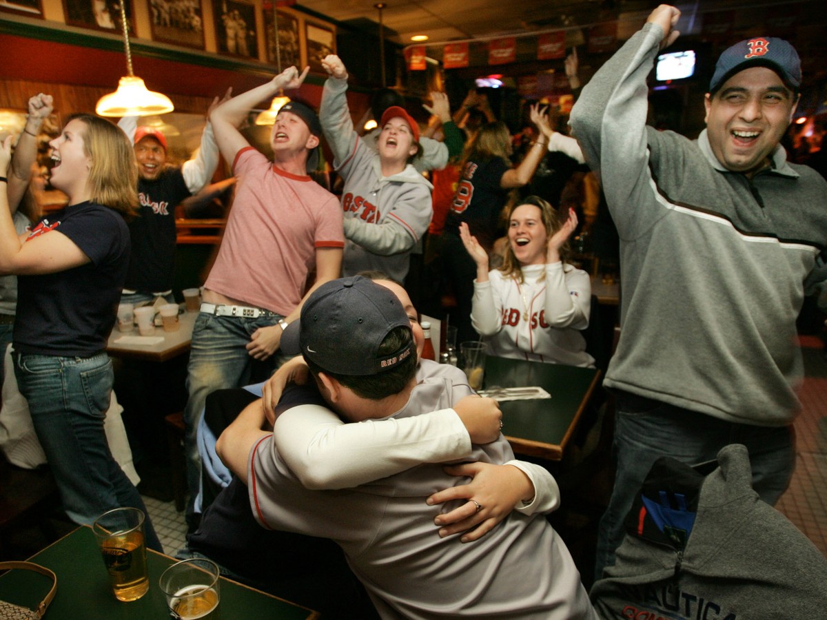 Watch Yankees Fans Chuck Beer At Red Sox Fans After Boston Clinches ALDS 