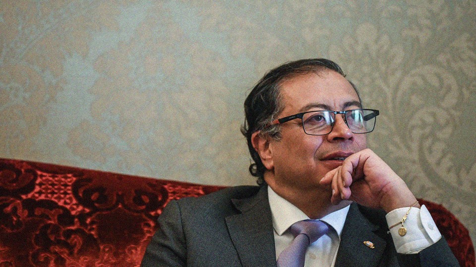 Picture of Gustavo Petro sitting down