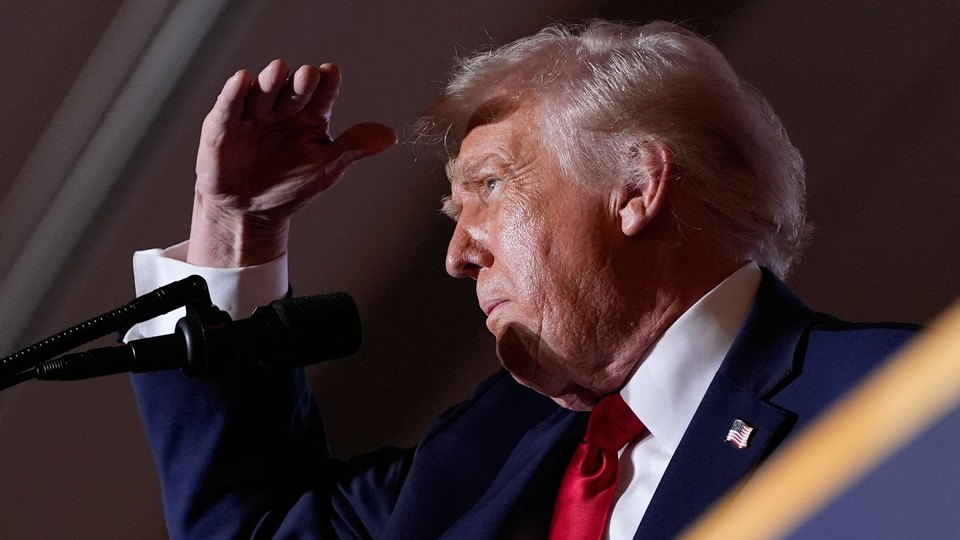 trump holding hand up