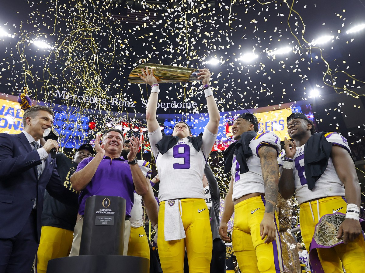 Joe Burrow: OBJ handed out real cash to LSU players