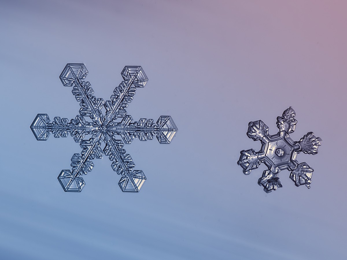 Snowflake formation depends on its surroundings