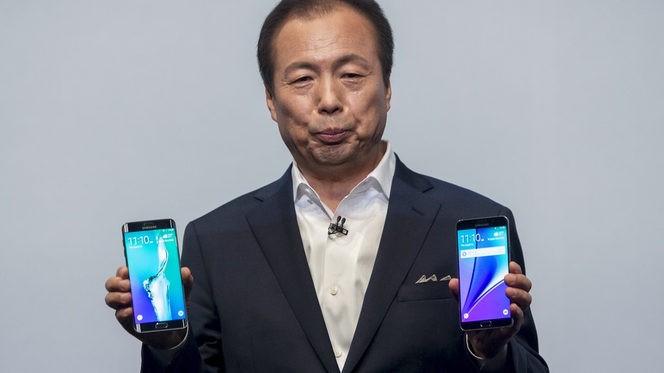 President and CEO of Samsung Electronics J.K. Shin holds a Samsung Galaxy S6 Edge+ and a Samsung Galaxy Note 5 .