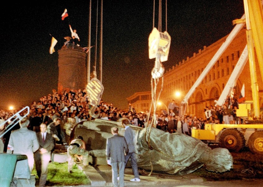 How to Repurpose a Bad Statue - The Atlantic