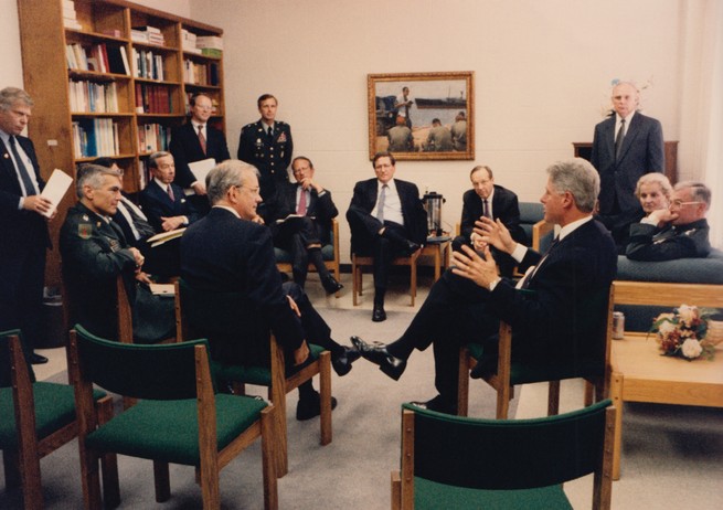 Clinton, Holbrooke, and Bosnian-conflict negotiators
