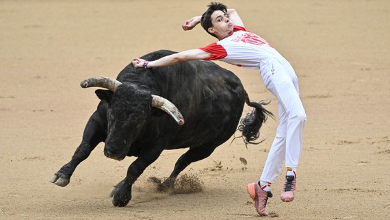 Photos of the Week: Trust Jump, Canyon Lightning, Chuck-Wagon Race