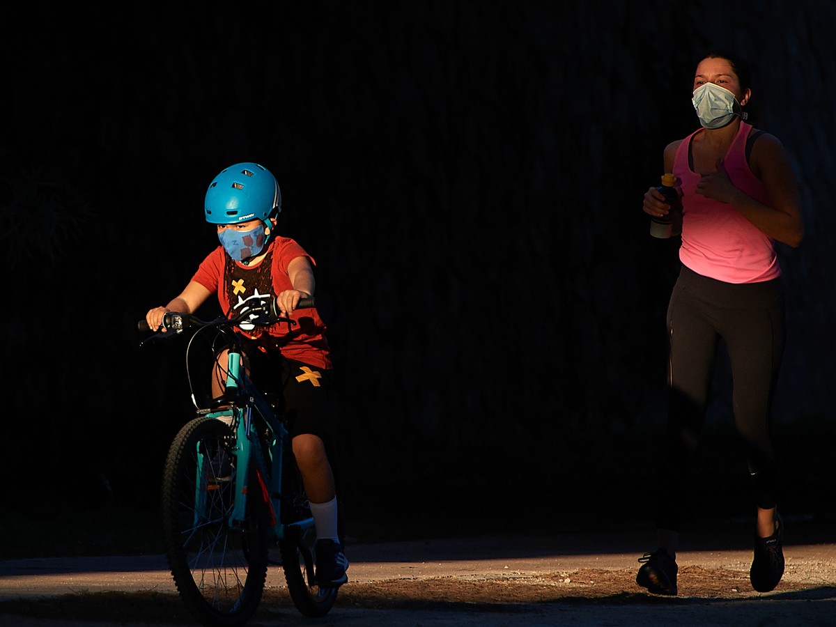 The CDC's Outdoor Mask Guidelines Are Too Timid - The Atlantic