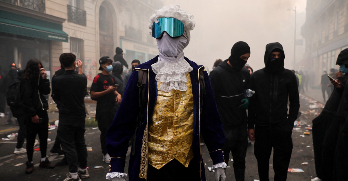 https://cdn.theatlantic.com/thumbor/CK80Jyg4pha_vseJ2eUYYh5wsSo=/7x172:4970x2757/1200x625/media/img/mt/2026/10/a01_G_2300101886/original.jpg