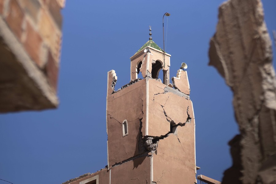 A badly cracked minaret