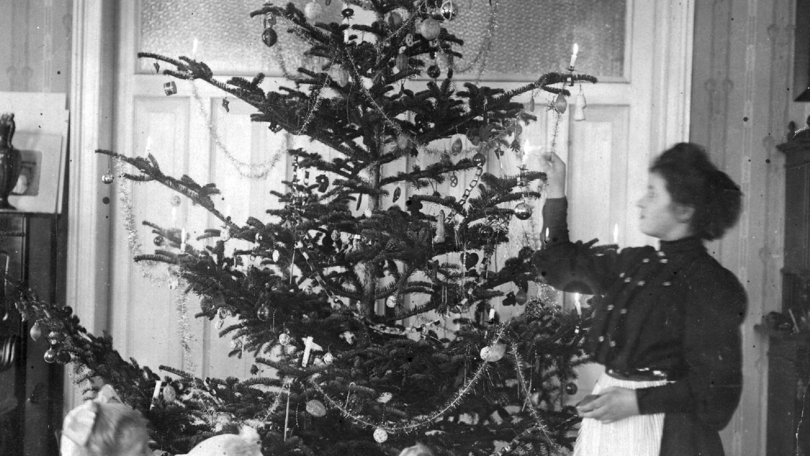 This Christmas tree was photographed circa 1885. It is decorated