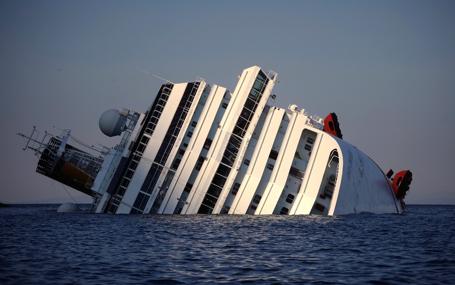 cruise ship wrecked in italy