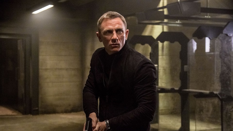 WellBuiltStyle on X: Even though Daniel Craig's suits in the Bond films  have notoriously been too tight/too small, his jacket length in No Time To  Die is a lot better. What you