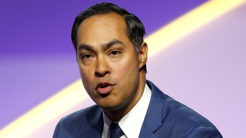 Julián Castro, a former Cabinet secretary, spoke at the NAACP's presidential-candidate forum in Detroit yesterday.