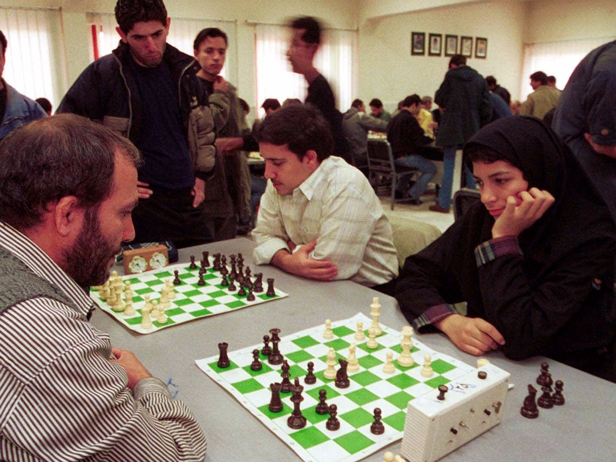 Iranian Woman Competes at Chess Tournament Without Hijab