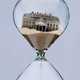 An illustration of an hourglass with the White House in the top part.