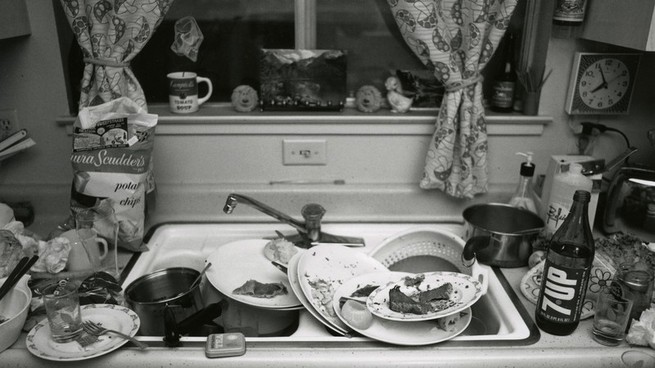 A kitchen sink filled with dirty dishes