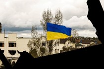 A Ukrainian flag flying