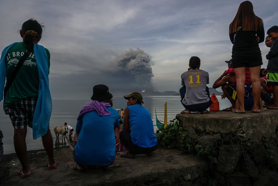 Photos The Eruption Of Taal Volcano In The Philippines The Atlantic