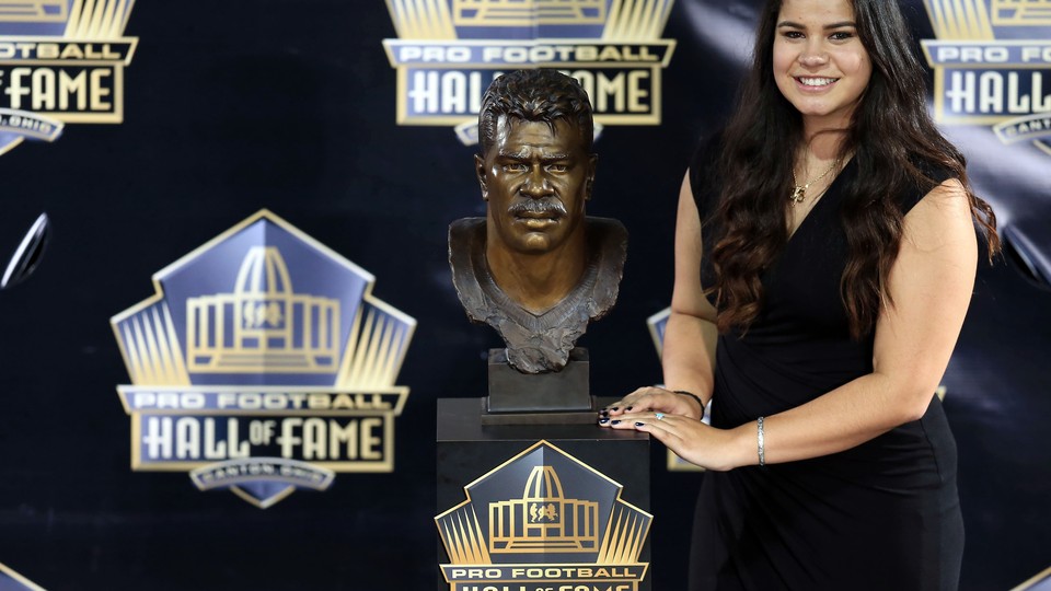 Cloud Hangs Over Hall of Fame Farewell to Junior Seau - The New