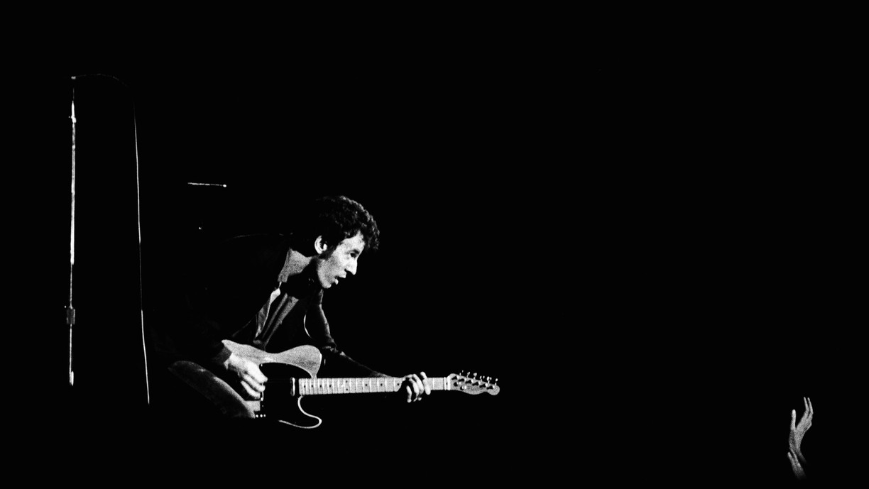 Bruce Springsteen's Memoir, 'Born to Run,' Is Gripping - The Atlantic